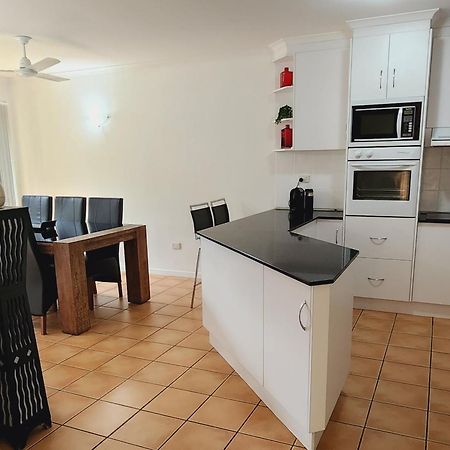 La Villa At Beach Court Airlie Beach Kültér fotó