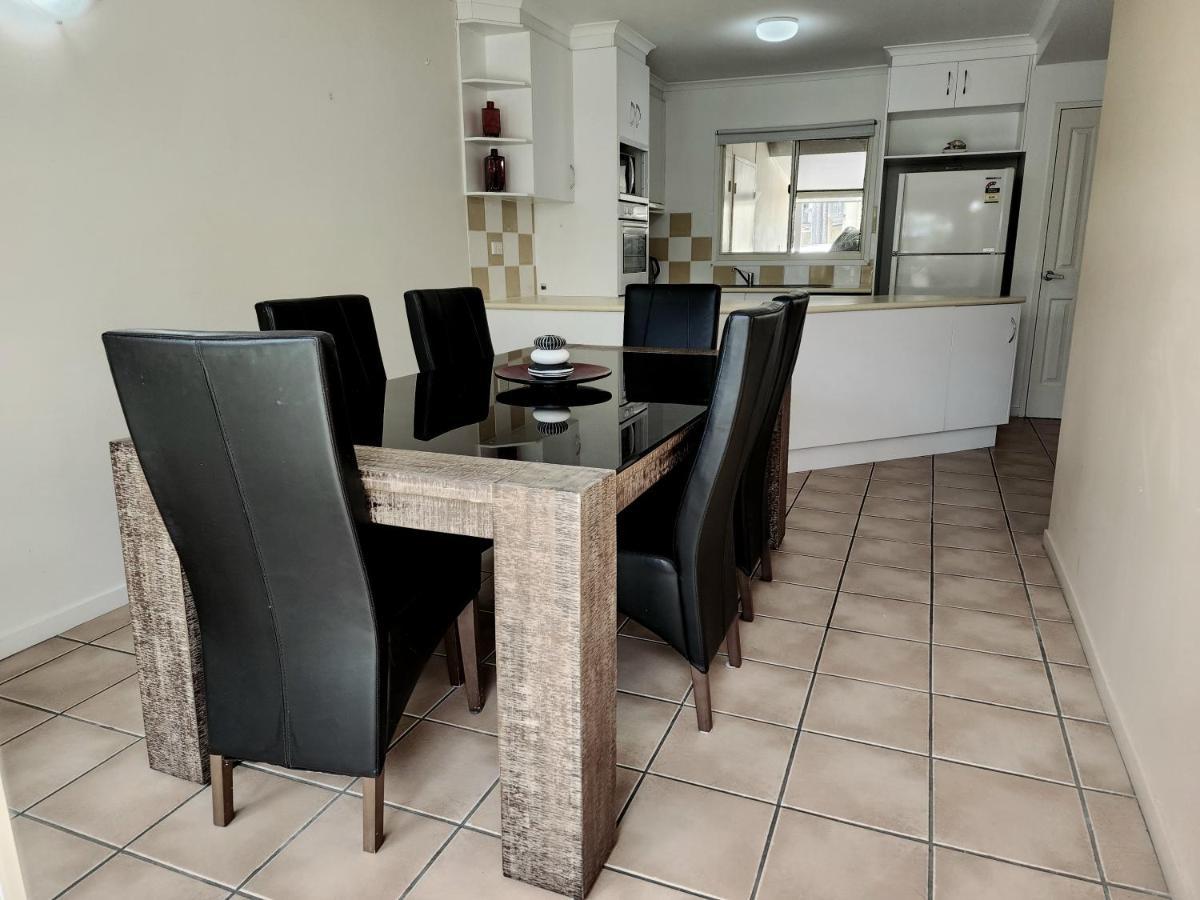 La Villa At Beach Court Airlie Beach Kültér fotó