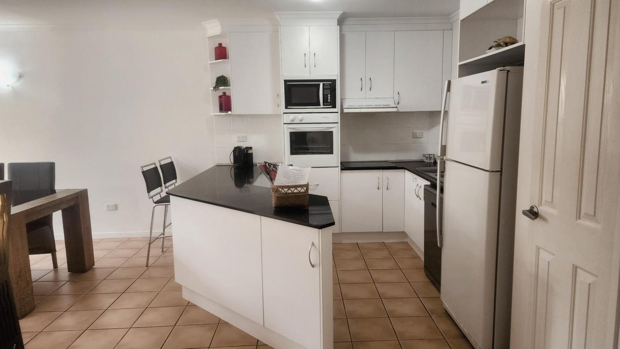 La Villa At Beach Court Airlie Beach Kültér fotó